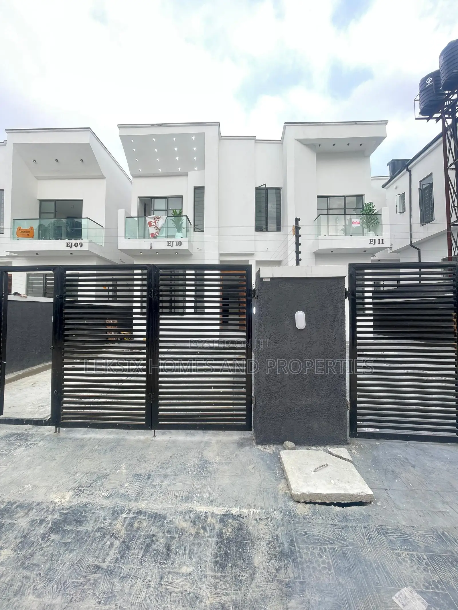 4bdrm Duplex in Ikota Gra for sale in Ikota