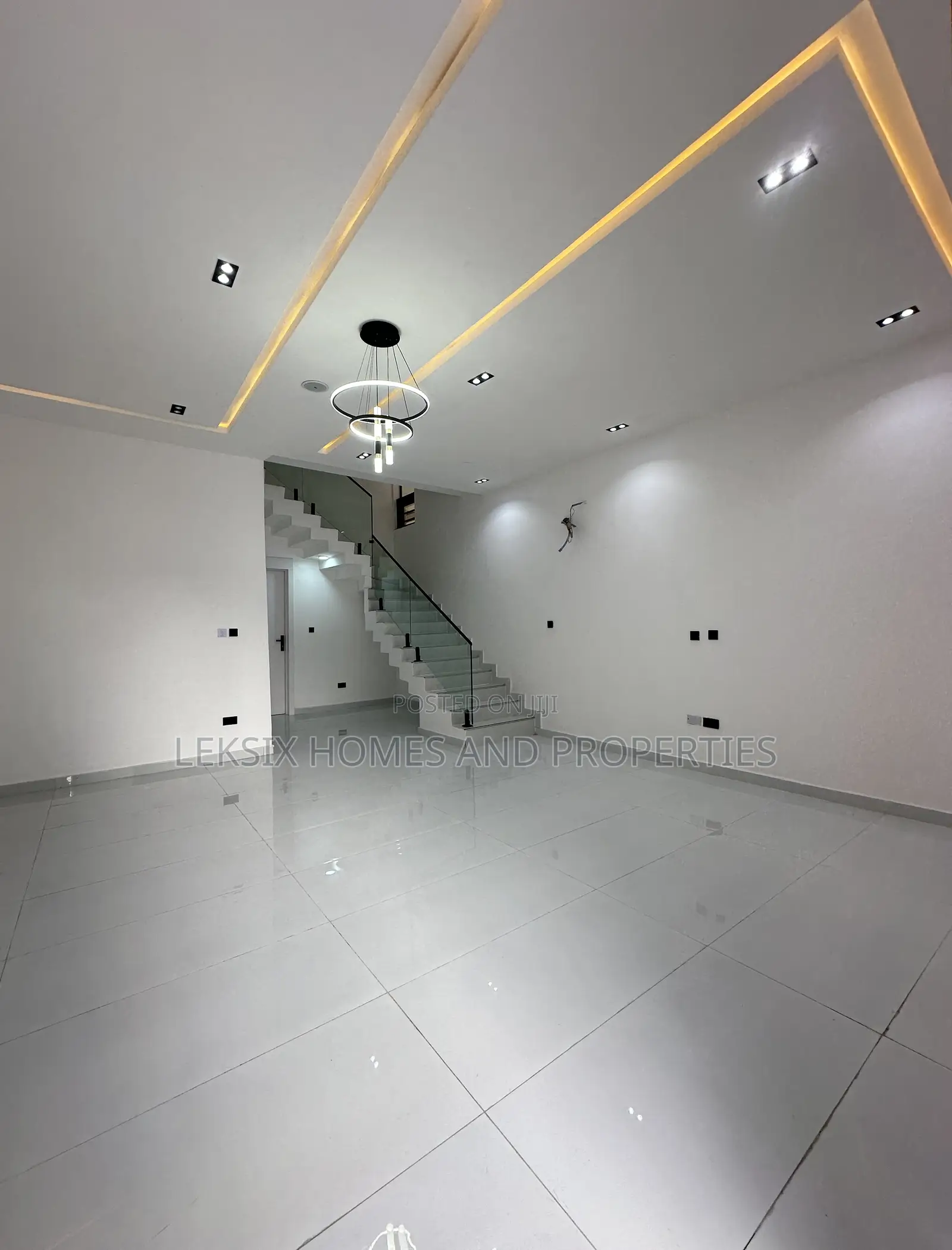 4bdrm Duplex in A Well Secured Call, Off Lekki-Epe Expressway for sale in Off Lekki-Epe Expressway