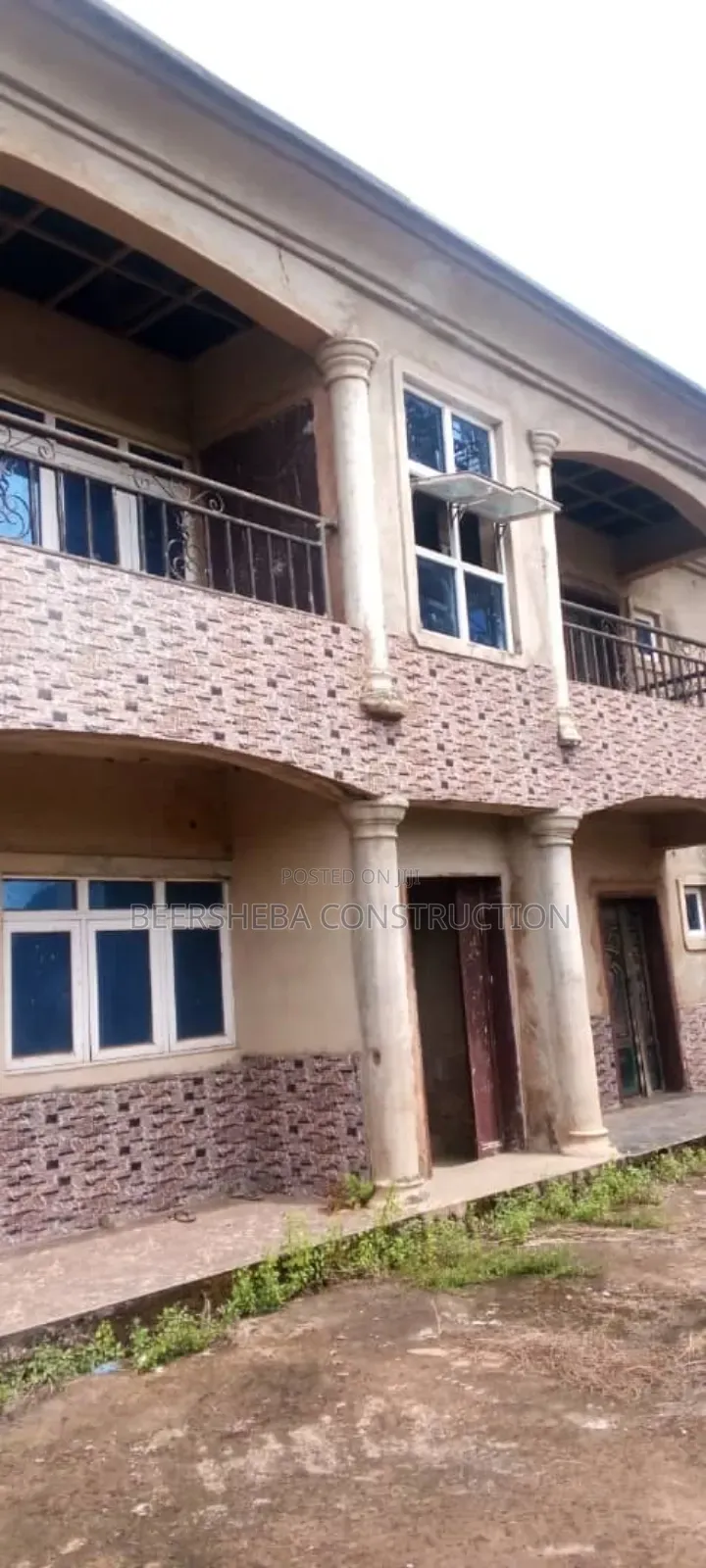 6bdrm Block of Flats in Iyagu Estate, Awka for sale in Awka