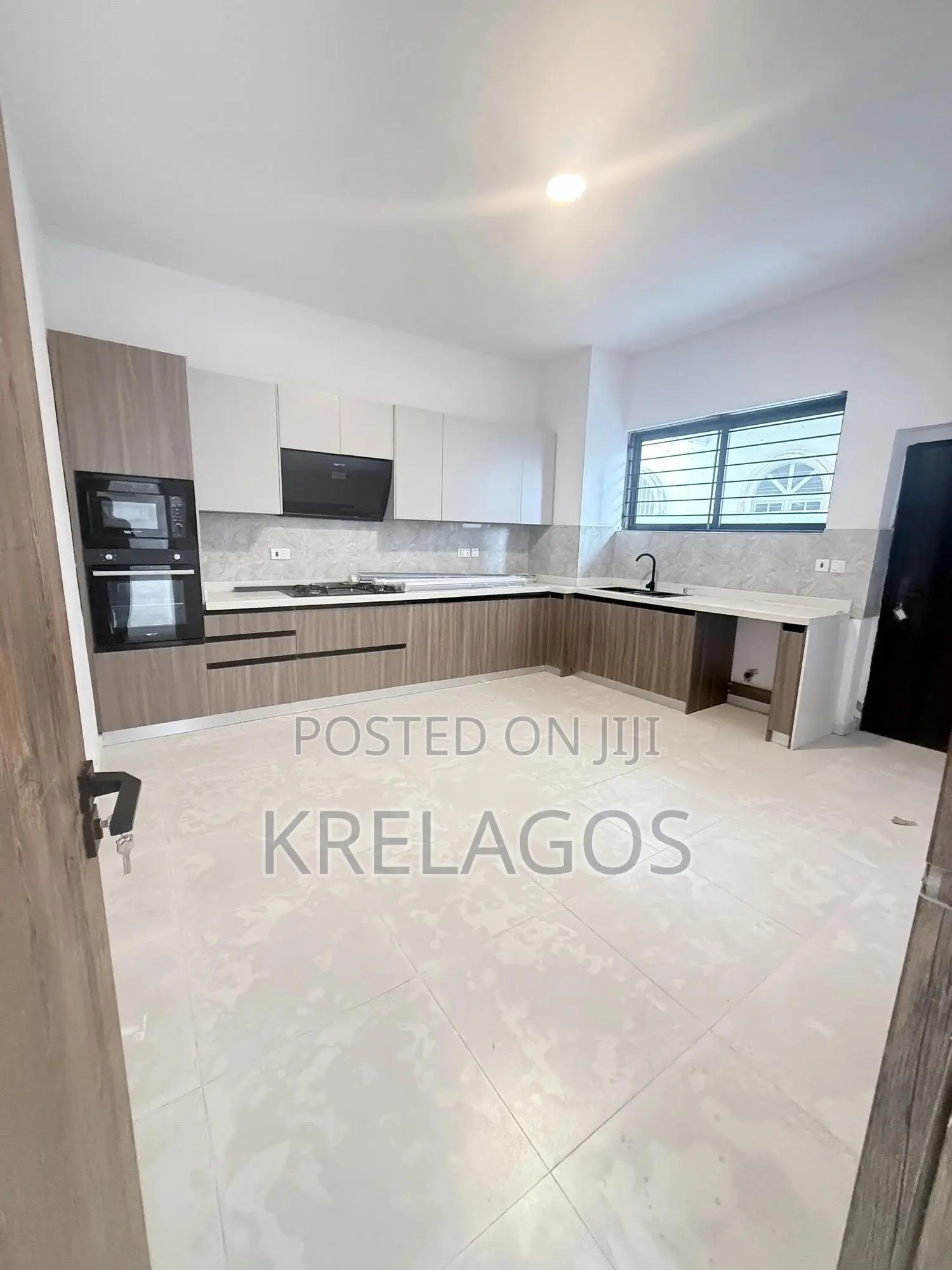 4bdrm Duplex in Lekki Phase 1 for sale in Lekki Phase 1