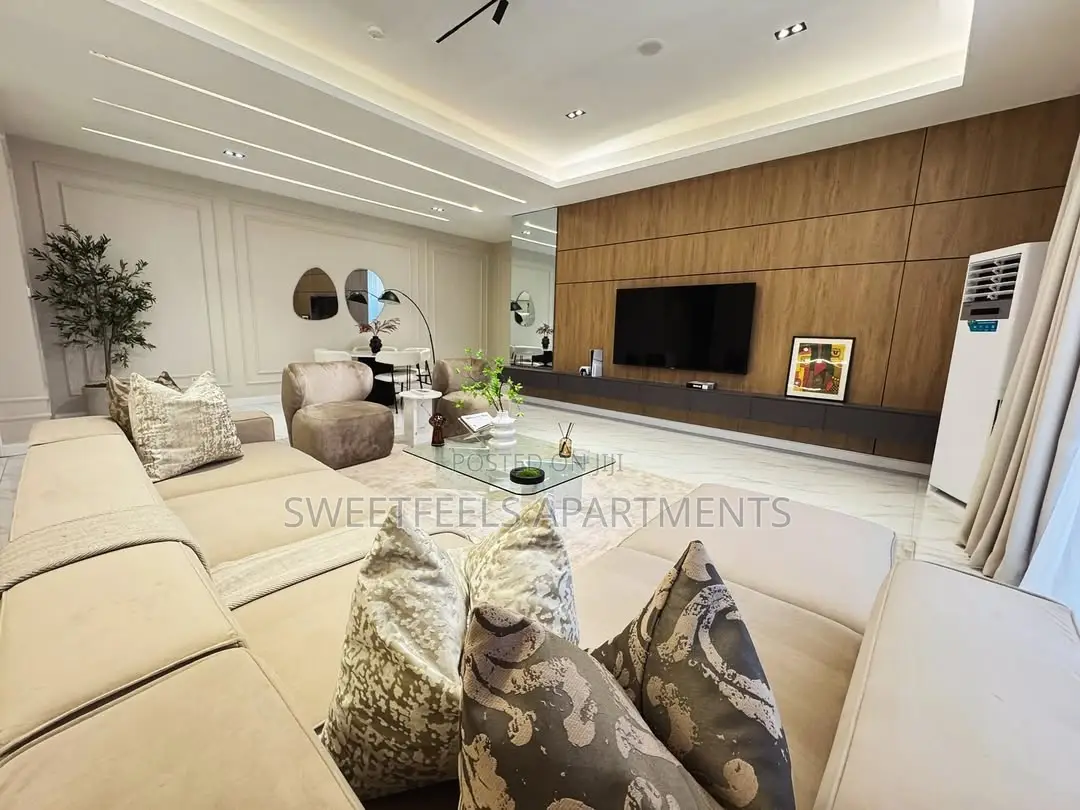 Minimalist 2 Bedroom Apartment in Ilaje / Lekki