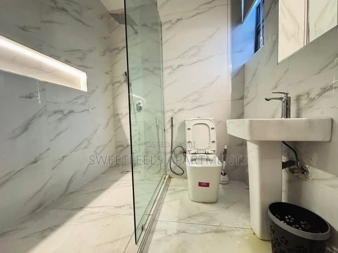 Minimalist 2 Bedroom Apartment in Ilaje / Lekki