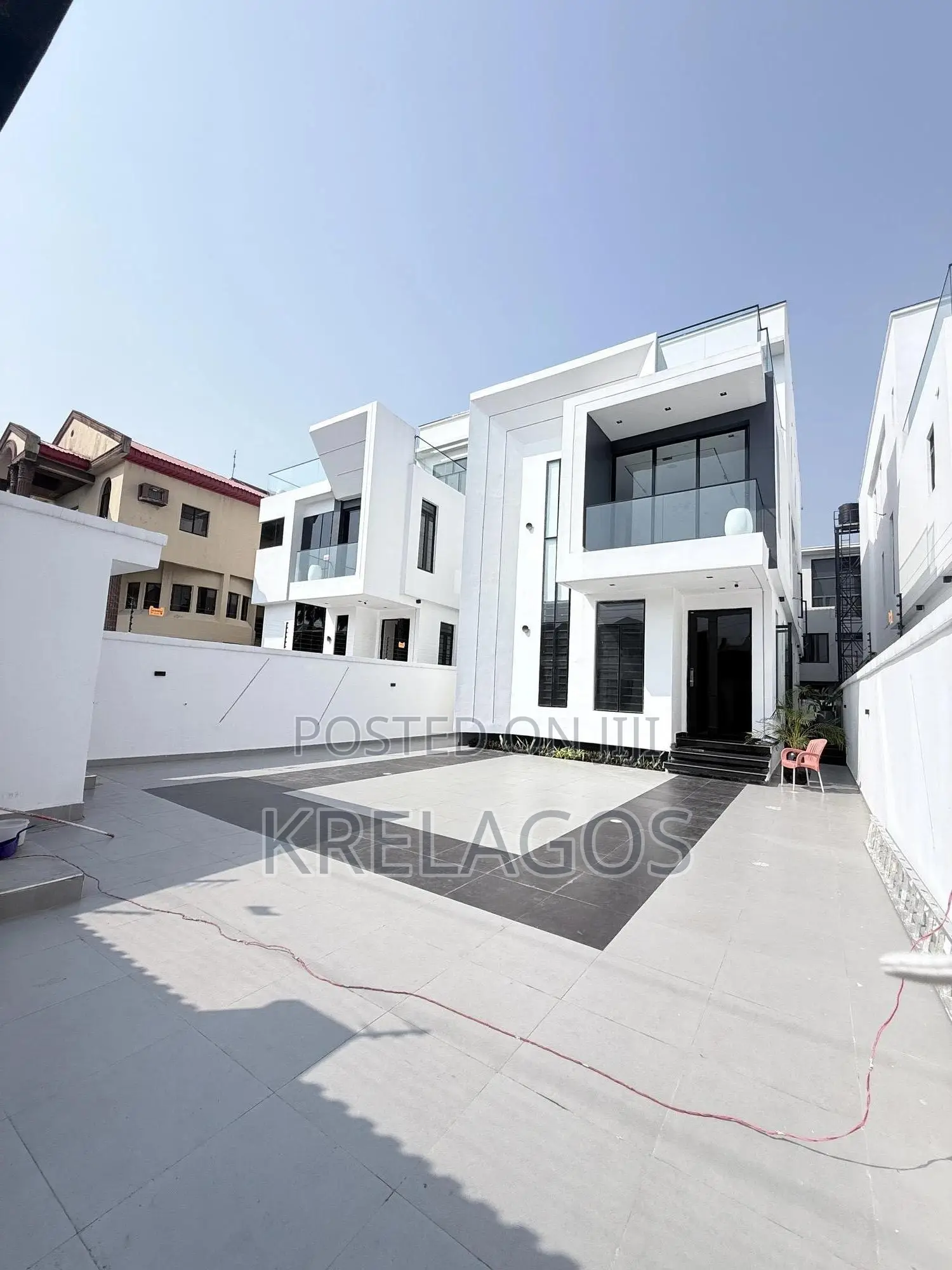 5bdrm Duplex in Lekki for sale in Lekki Phase 1
