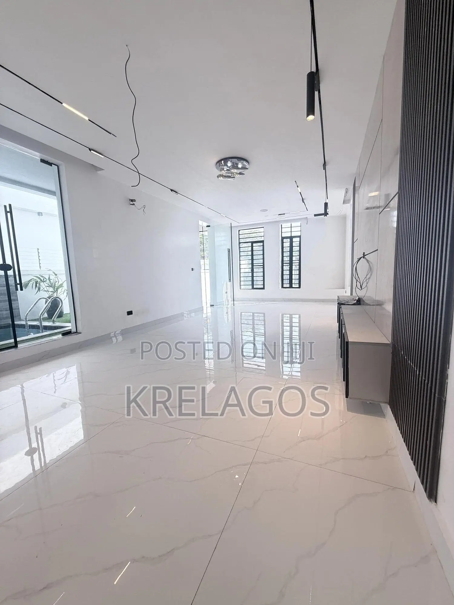 5bdrm Duplex in Lekki for sale in Lekki Phase 1