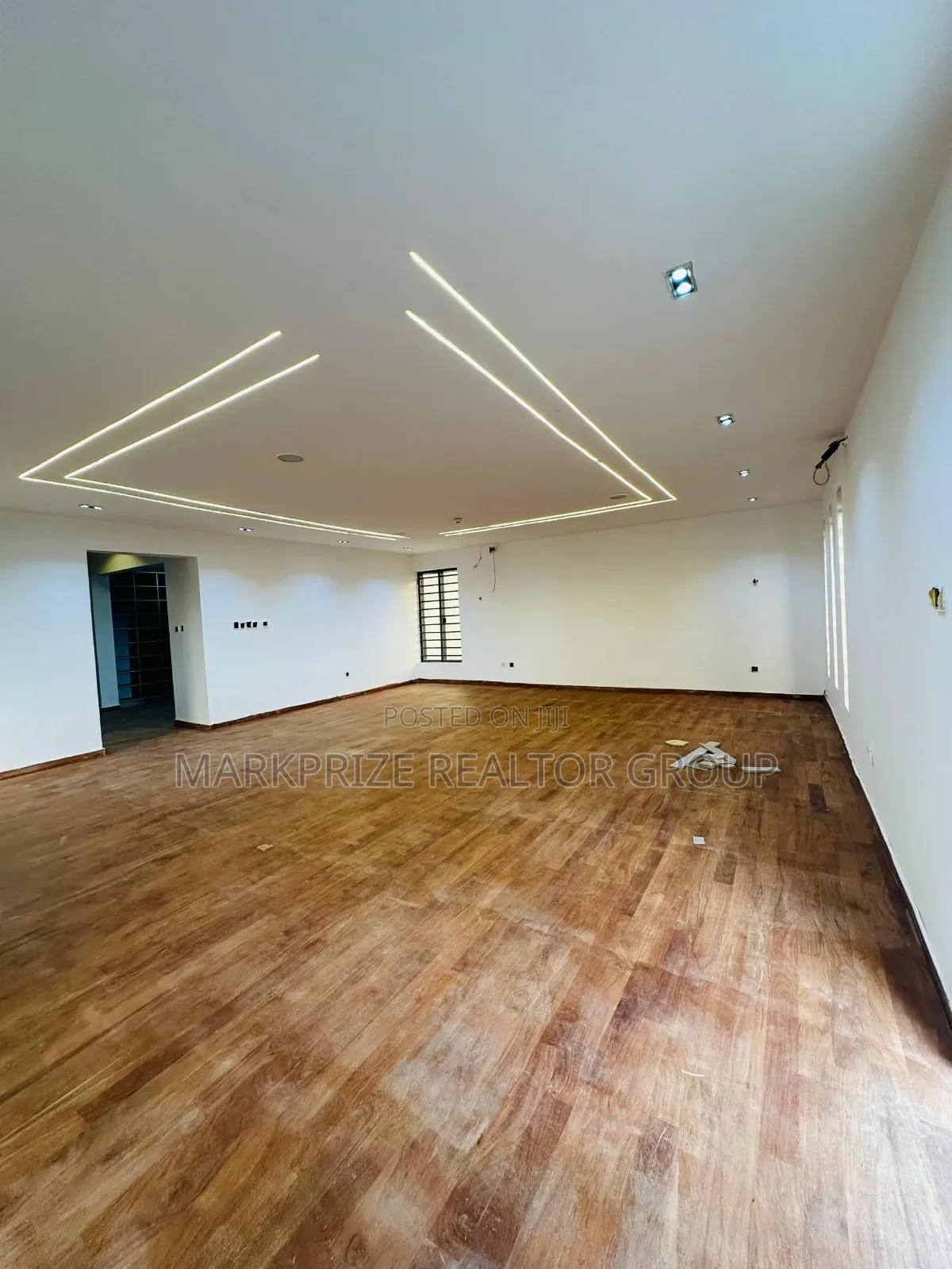 7bdrm Duplex in Ikeja Gra for sale in Ikeja GRA