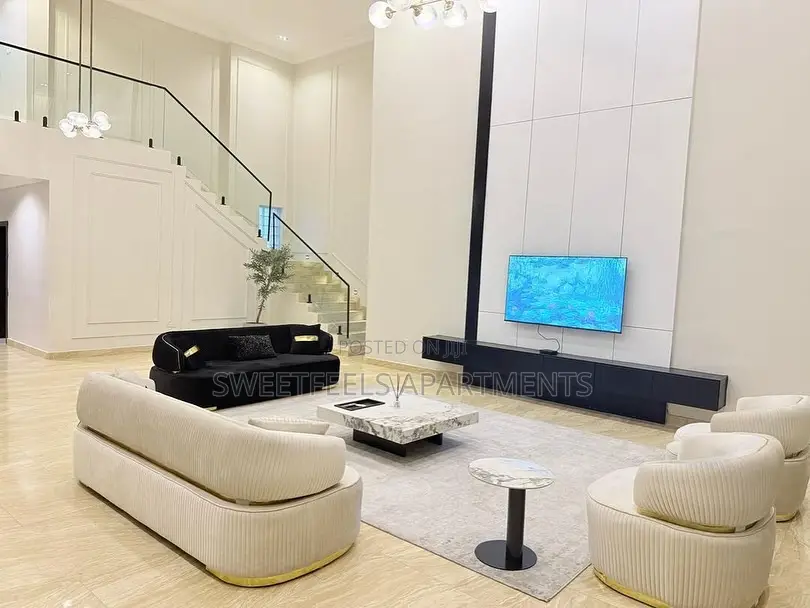Luxury 4 Bedroom Penthouse Apartment in Parkview Estate