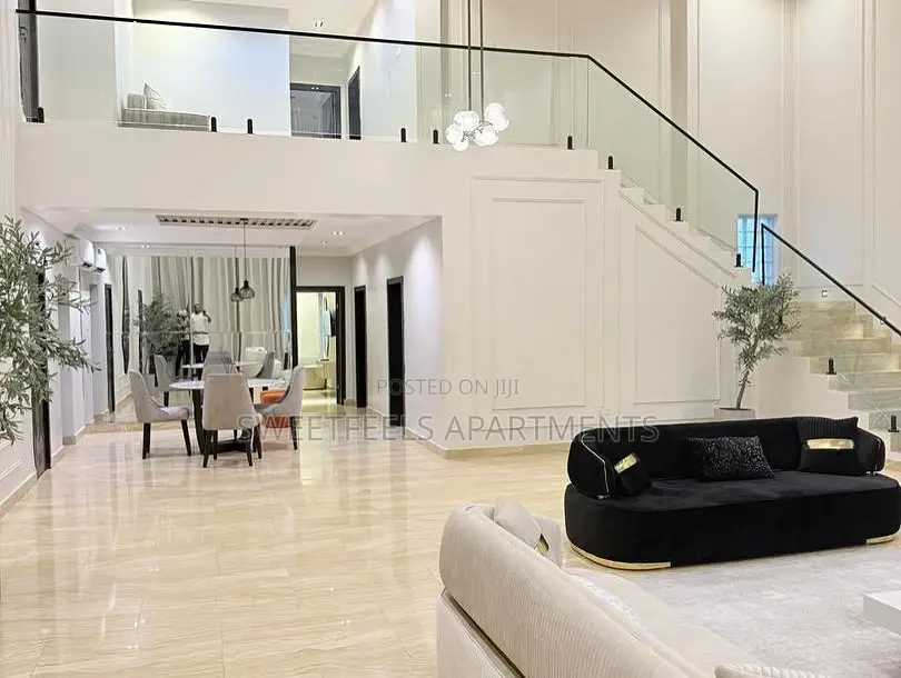 Luxury 4 Bedroom Penthouse Apartment in Parkview Estate