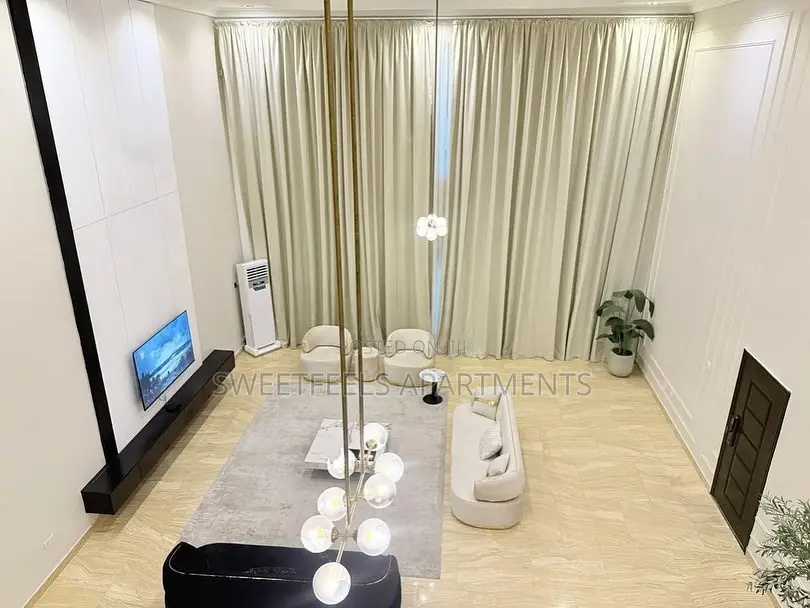 Luxury 4 Bedroom Penthouse Apartment in Parkview Estate