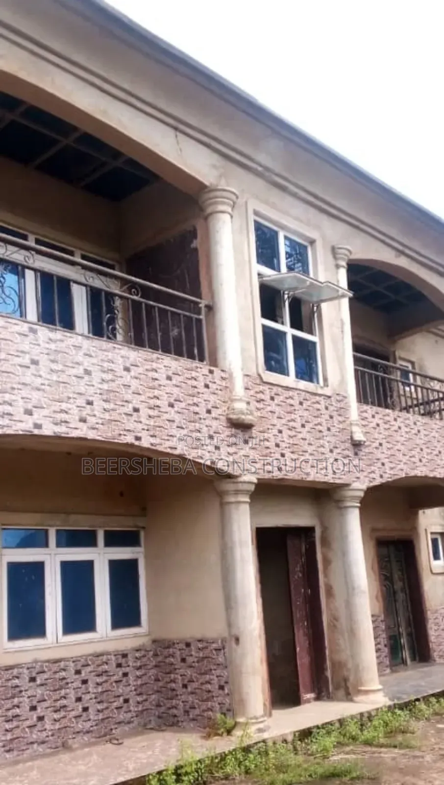 6bdrm Block of Flats in Iyagu Estate, Awka for sale in Awka