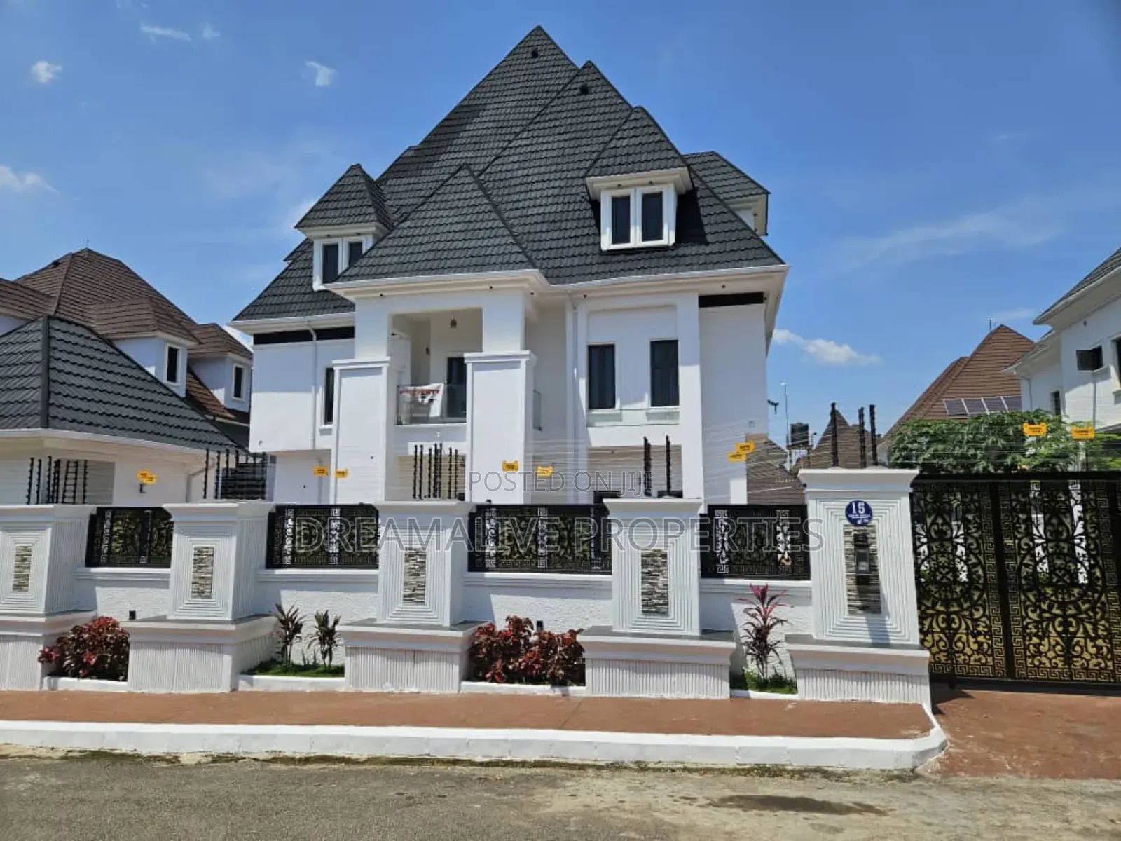 6bdrm Duplex in Estate, Gwarinpa for sale in Gwarinpa