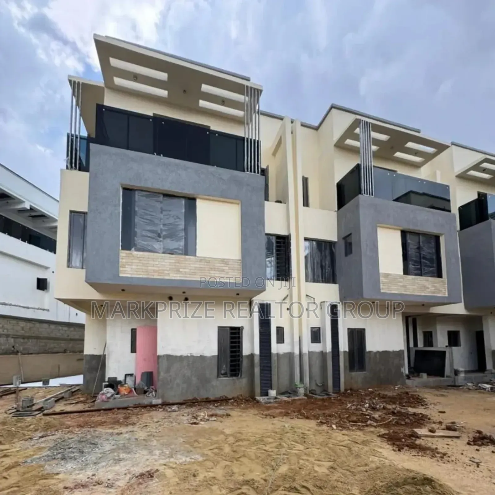 4bdrm Duplex in Ikeja Gra Lagos for sale in Ikeja GRA