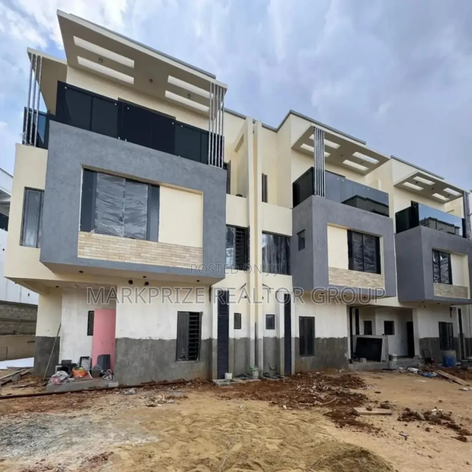 4bdrm Duplex in Ikeja Gra Lagos for sale in Ikeja GRA
