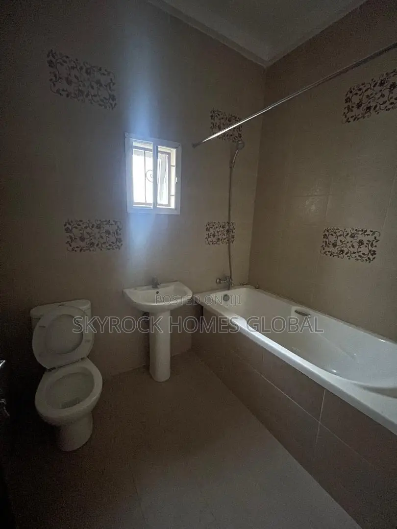 3bdrm Duplex in Chevron for rent in Chevron