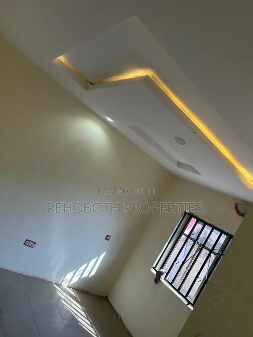 3bdrm Apartment in Ore Oluwa Street, Akala Express for rent in Akala Express