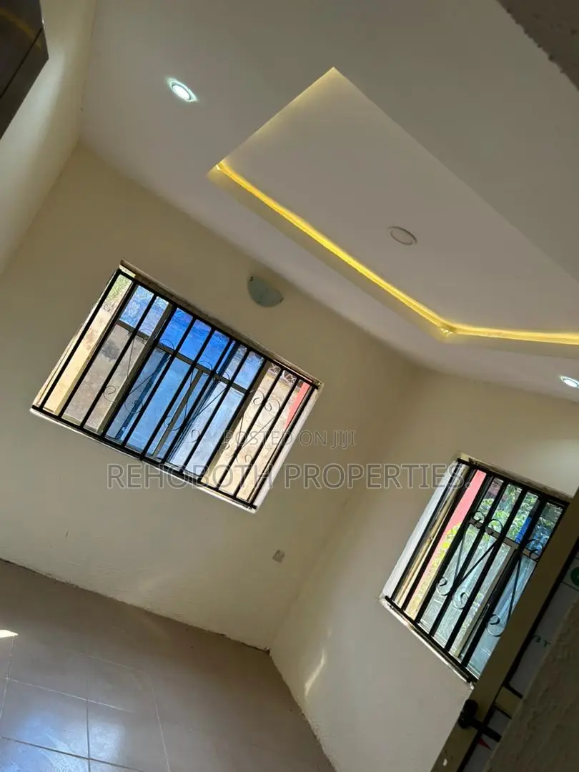 3bdrm Apartment in Ore Oluwa Street, Akala Express for rent in Akala Express