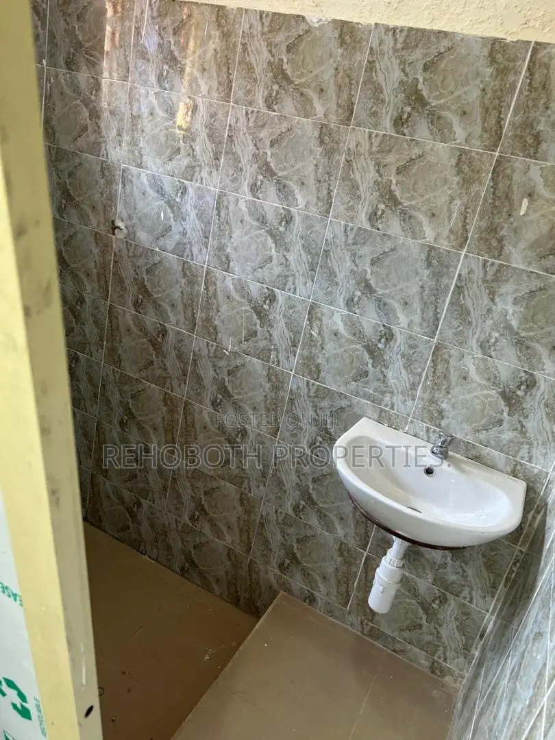 3bdrm Apartment in Ore Oluwa Street, Akala Express for rent in Akala Express