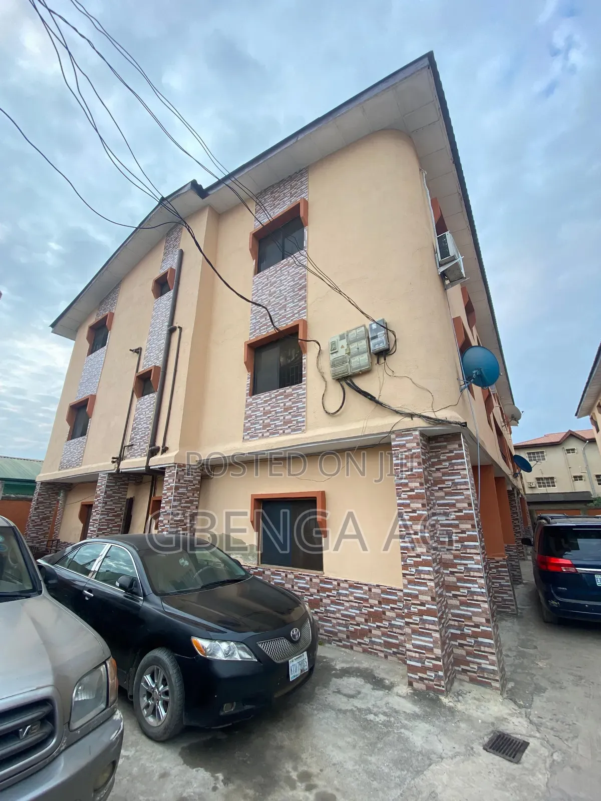 3bdrm Block of Flats in Okota for sale in Okota