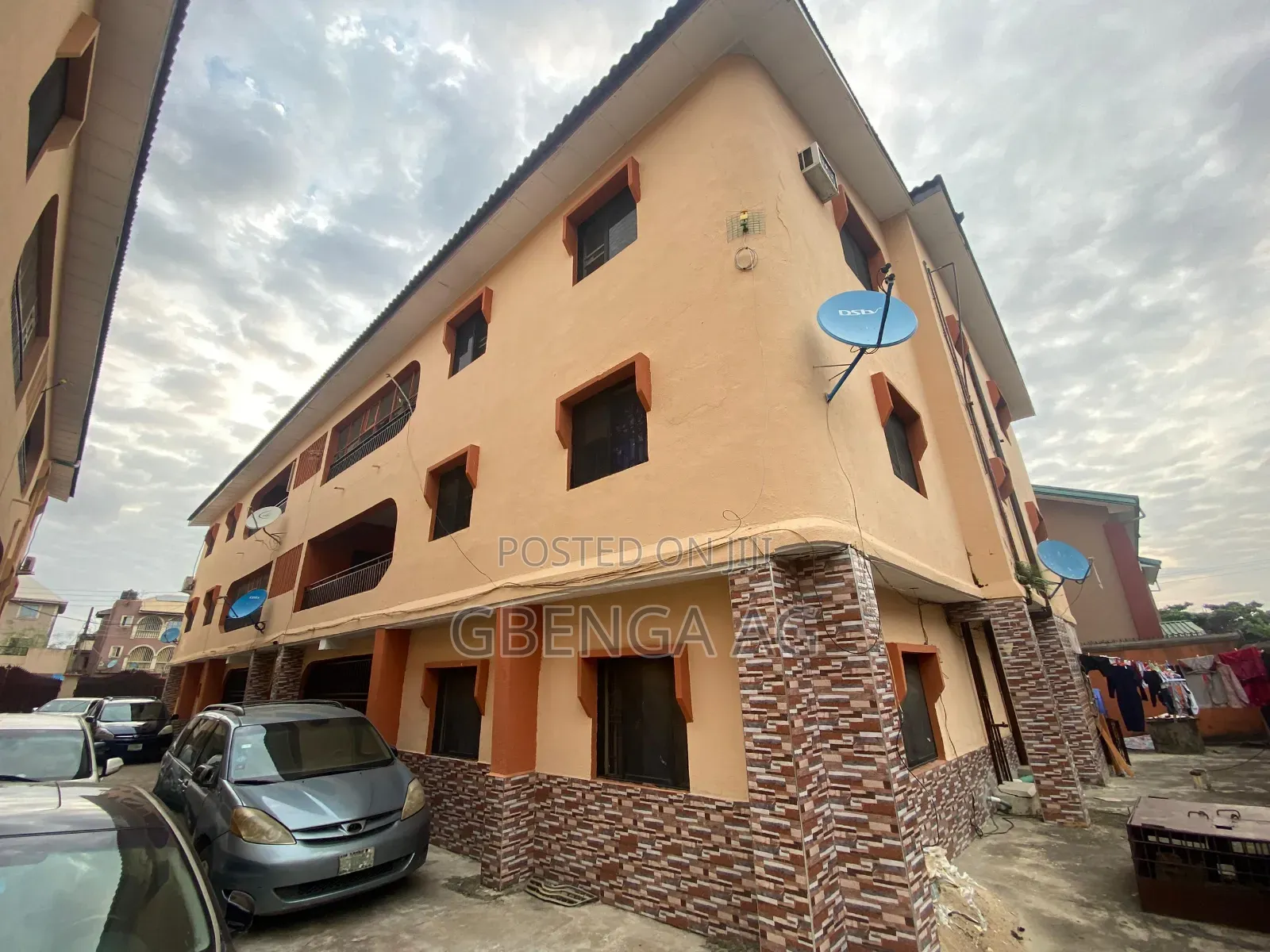 3bdrm Block of Flats in Okota for sale in Okota