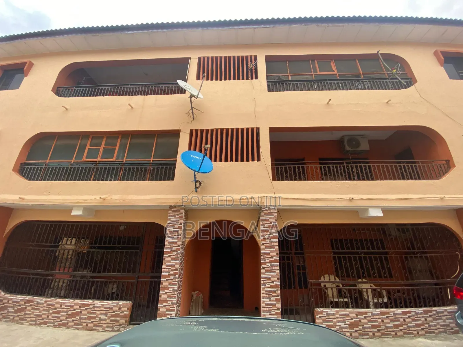 3bdrm Block of Flats in Okota for sale in Okota