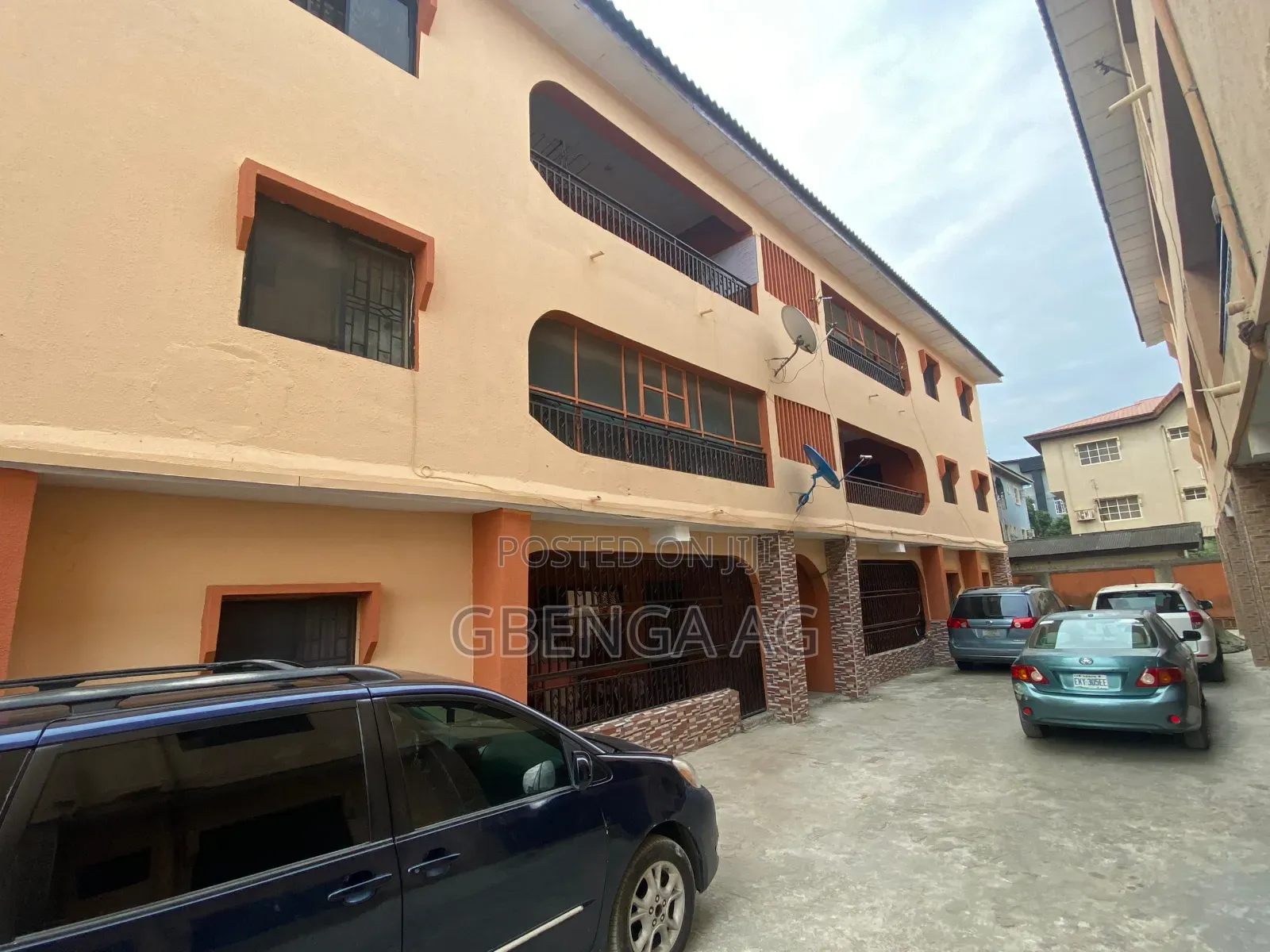 3bdrm Block of Flats in Okota for sale in Okota