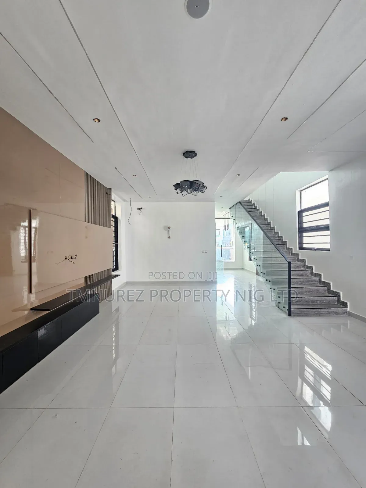 4bdrm Duplex in Orchild Road, Chevron for sale in Chevron