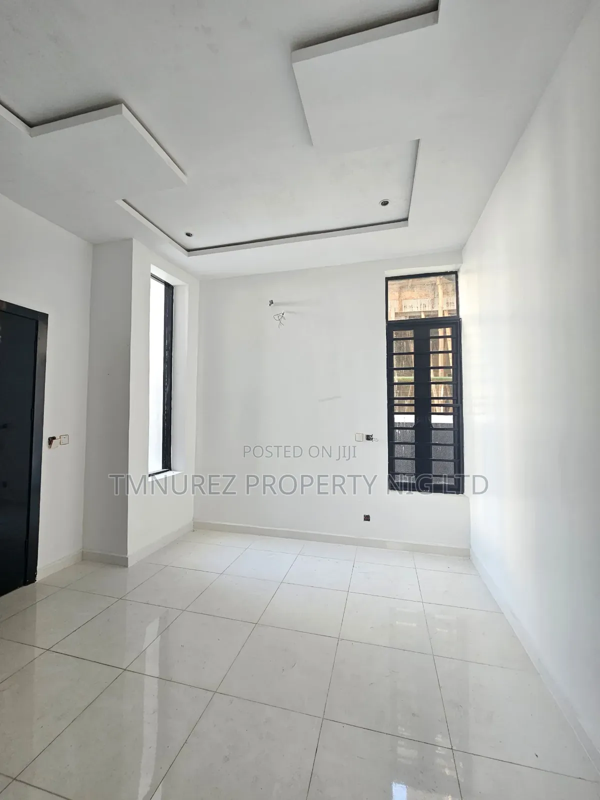 4bdrm Duplex in Orchild Road, Chevron for sale in Chevron
