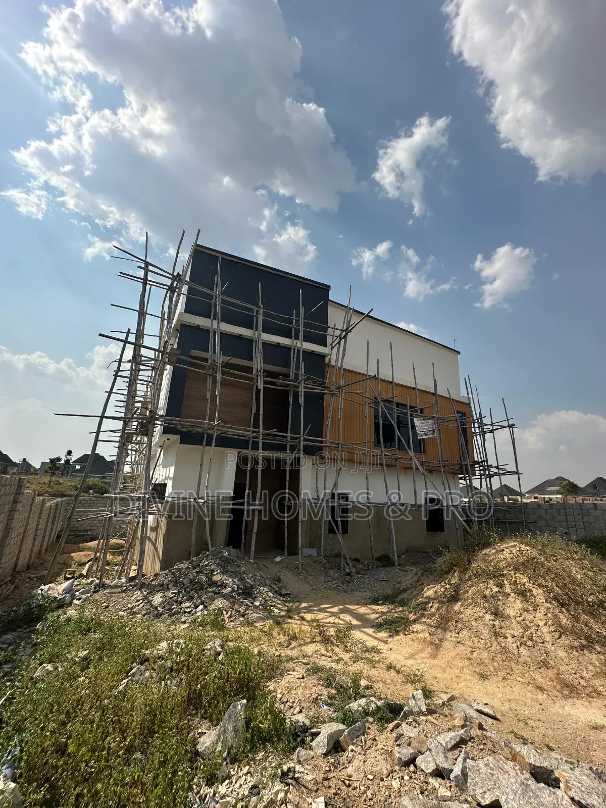 3bdrm Duplex in Lugbe District for sale in Lugbe District