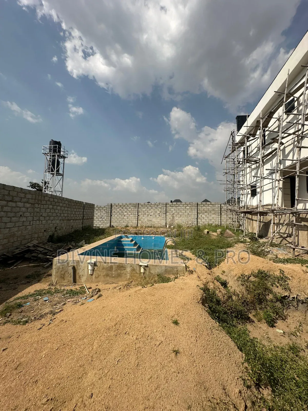 3bdrm Duplex in Lugbe District for sale in Lugbe District