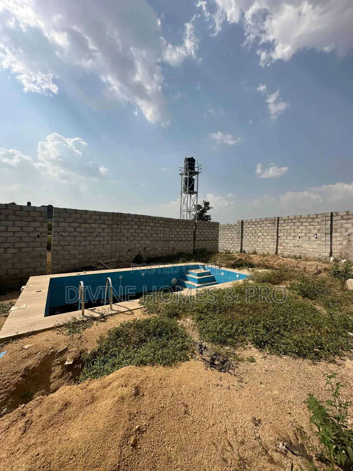 3bdrm Duplex in Lugbe District for sale in Lugbe District