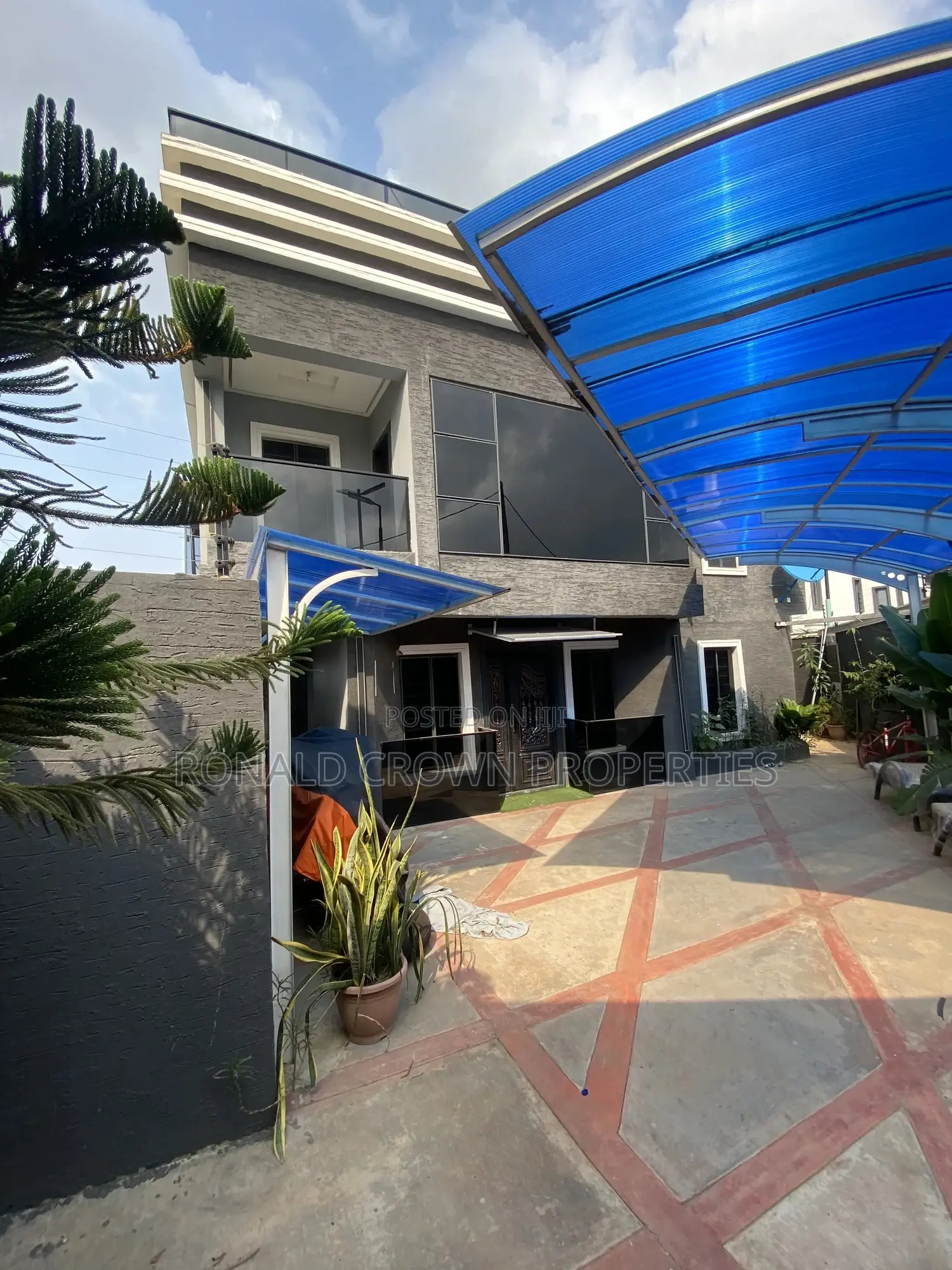 4bdrm Duplex in Ajao Estate for sale in Ajao Estate