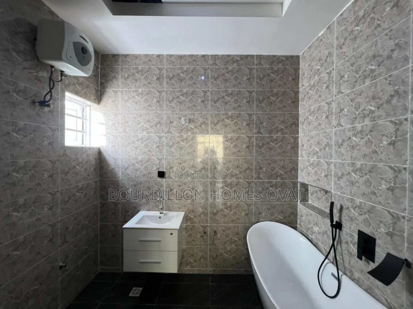 5bdrm Duplex in Osapa London Lekki for sale in Osapa london