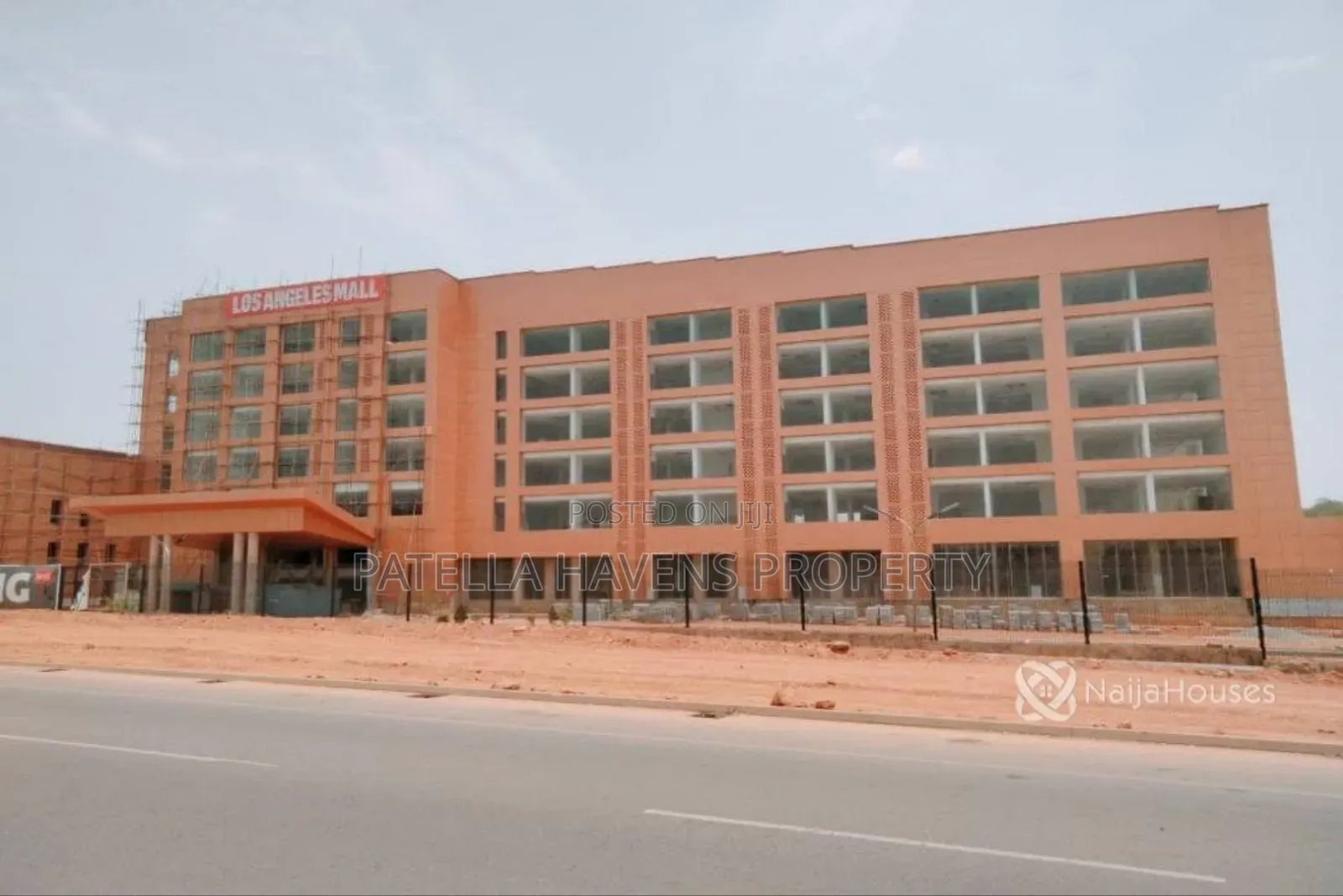 Open Space For Rent In The Biggest Mall In Abuja in Mabushi