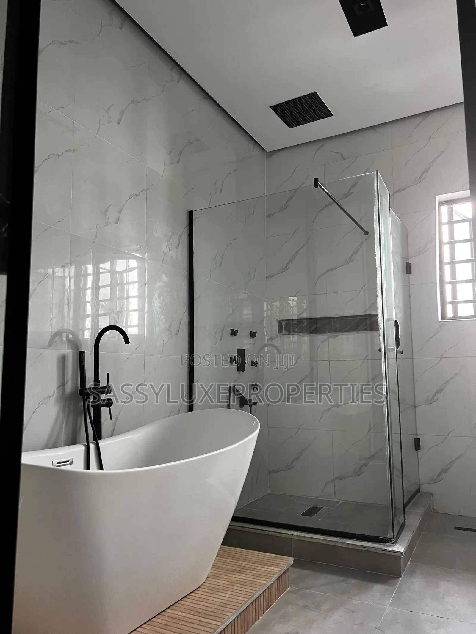 Furnished 5bdrm House in Hampton Estate, Chevron for sale in Chevron