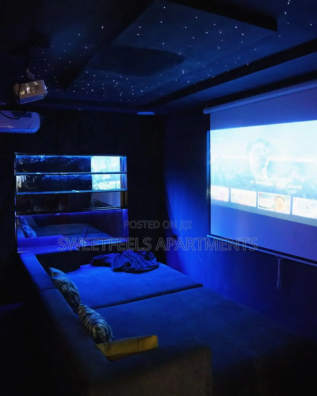 The Penthouse/Private Rooftop Lounge Apartment in Ikate