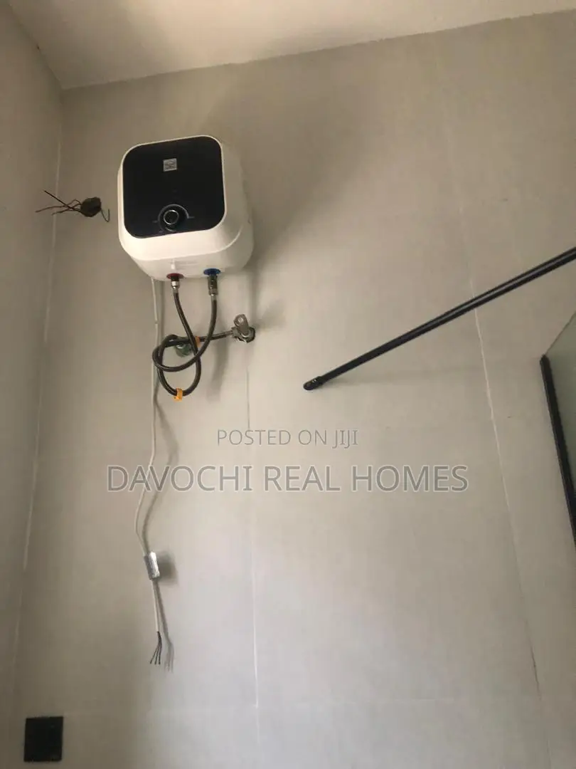 5bdrm Apartment in Osapa London for sale in Osapa london