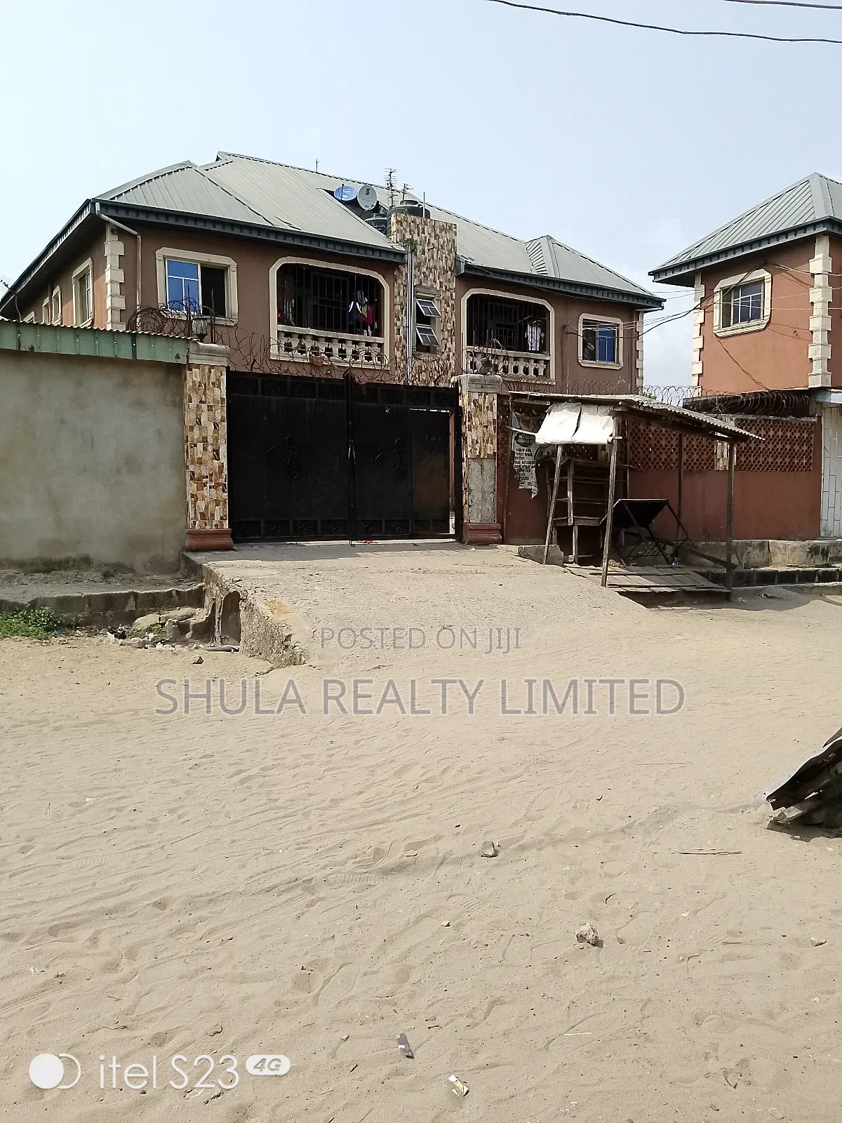 Furnished 12bdrm House in Okokomaiko for sale in Okokomaiko