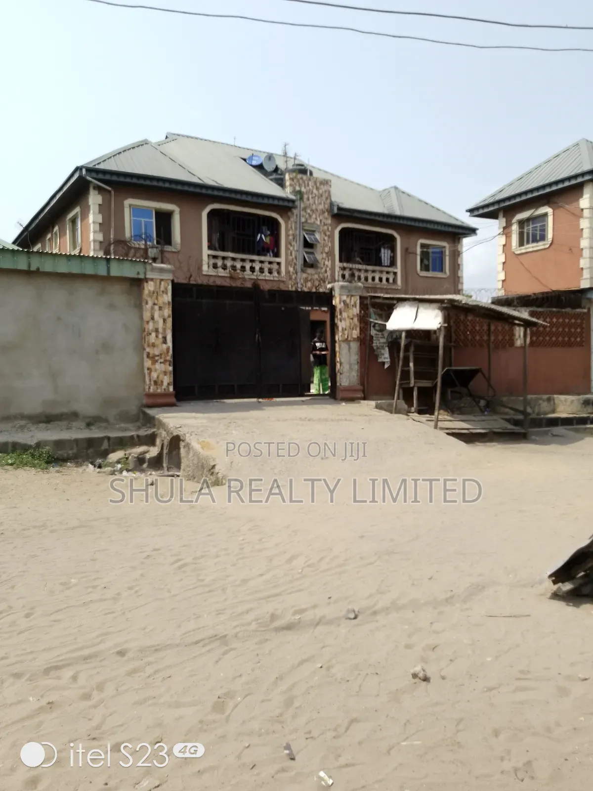 Furnished 12bdrm House in Okokomaiko for sale in Okokomaiko