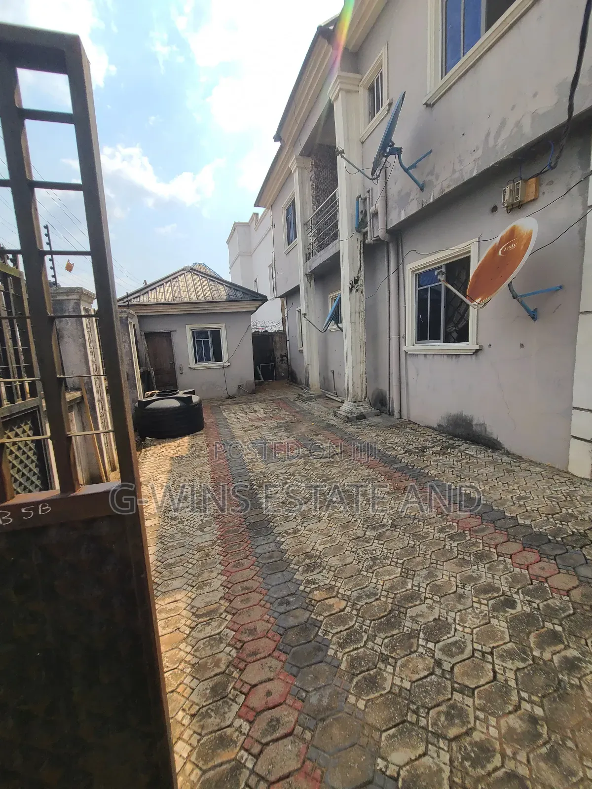 3bdrm Block of Flats in Irhirhi Off Airport for sale in Benin City