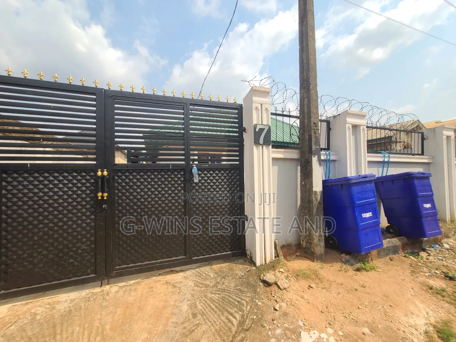 3bdrm Block of Flats in Irhirhi Off Airport for sale in Benin City