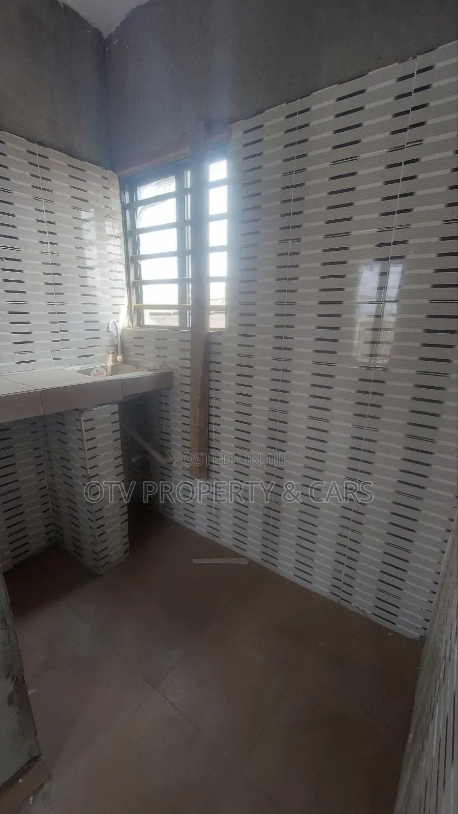 To Lease a Room Self for 20 Years in Oyingbo