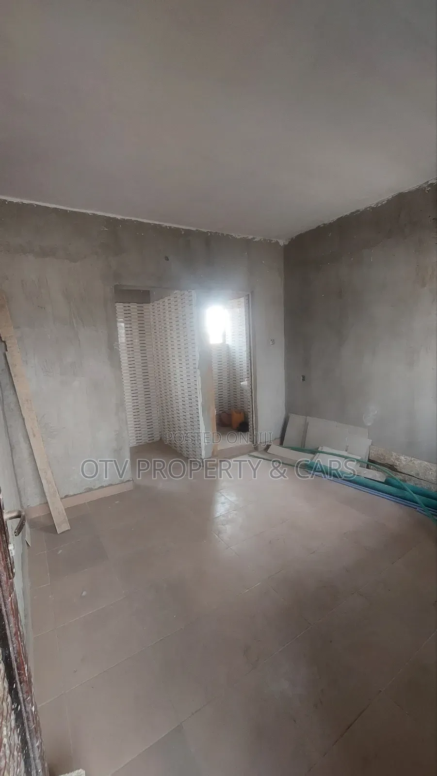 To Lease a Room Self for 20 Years in Oyingbo