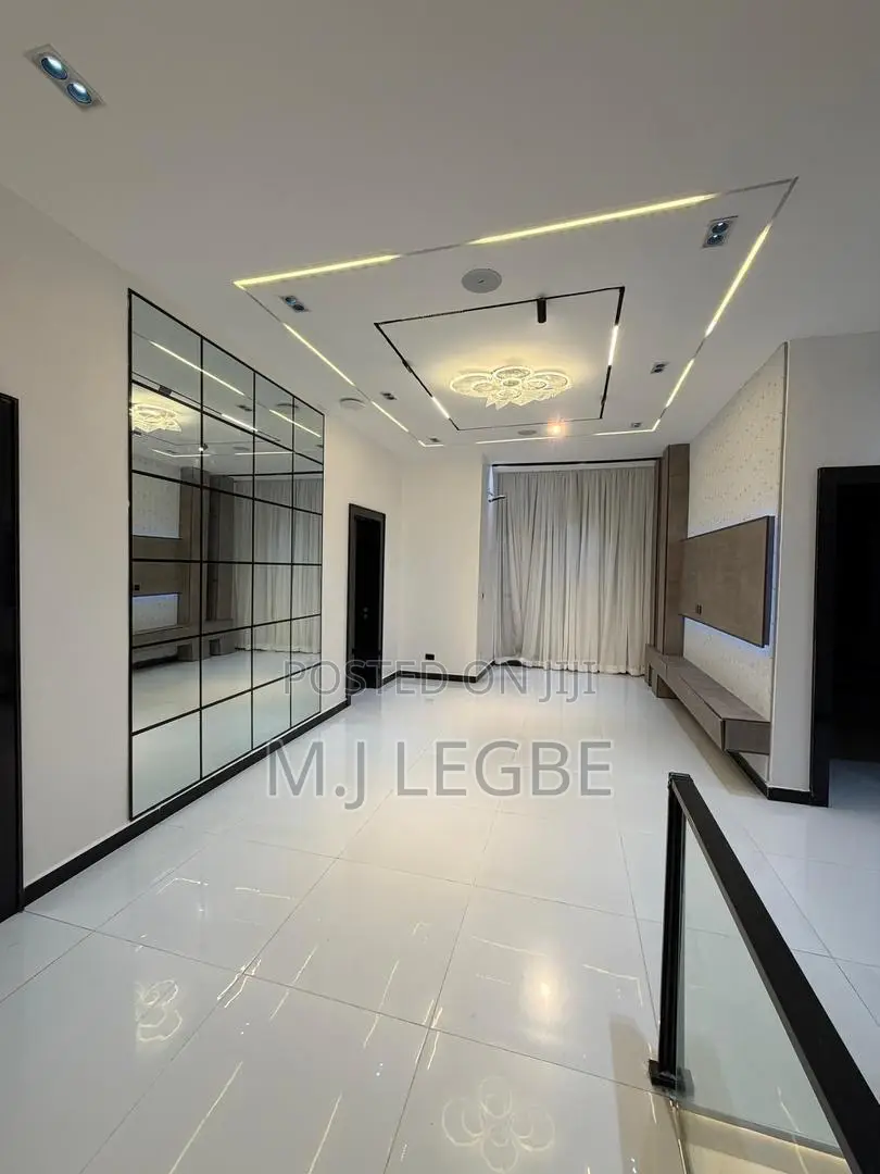 5bdrm Duplex in Chevron, Lekki for sale in Lekki