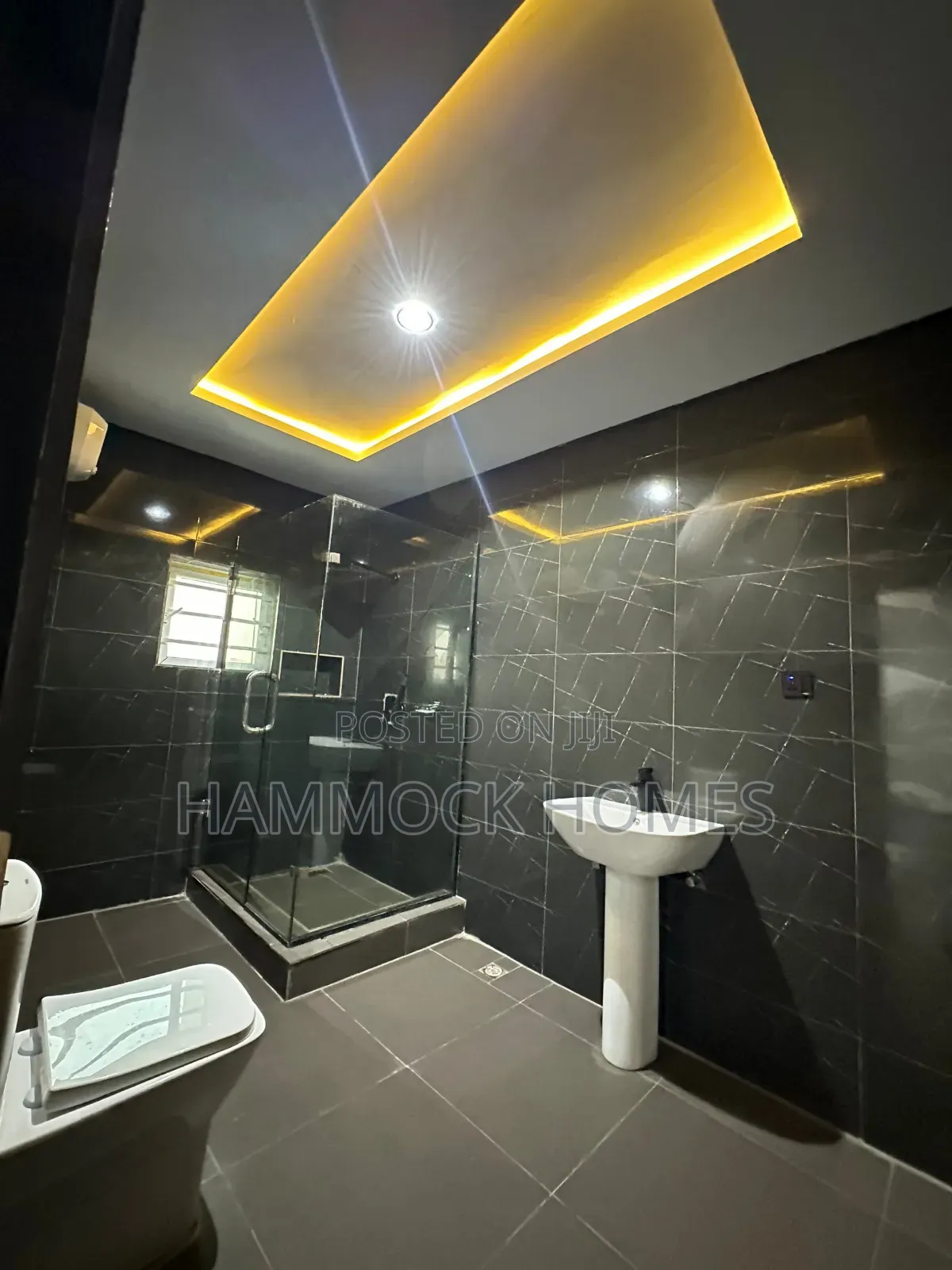4bdrm Duplex in Dss Quarters, Jericho for sale in Jericho