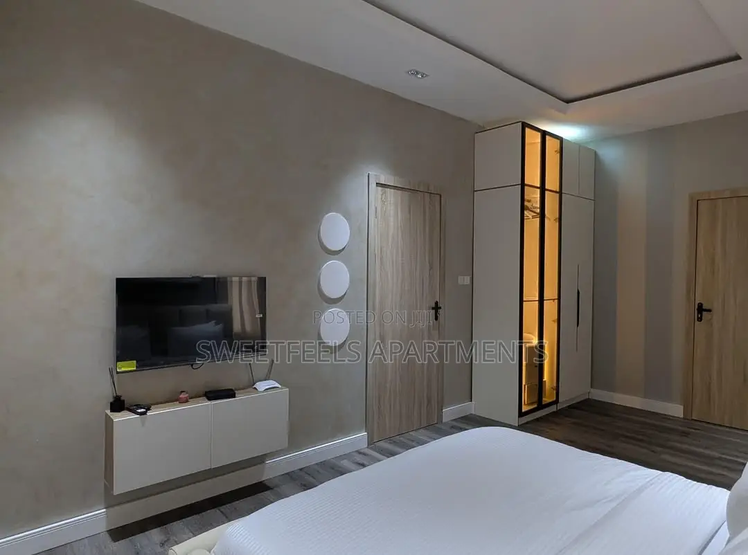 Cozy 2 Bedroom Terrace With Swimming Pool in Lekki Expressway