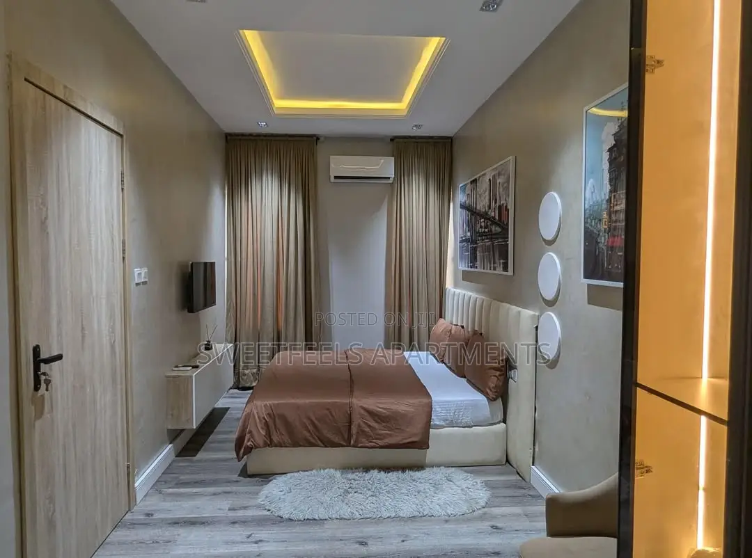 Cozy 2 Bedroom Terrace With Swimming Pool in Lekki Expressway