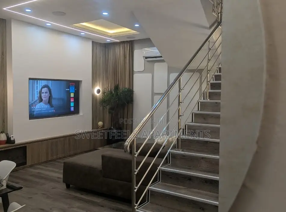 Cozy 2 Bedroom Terrace With Swimming Pool in Lekki Expressway