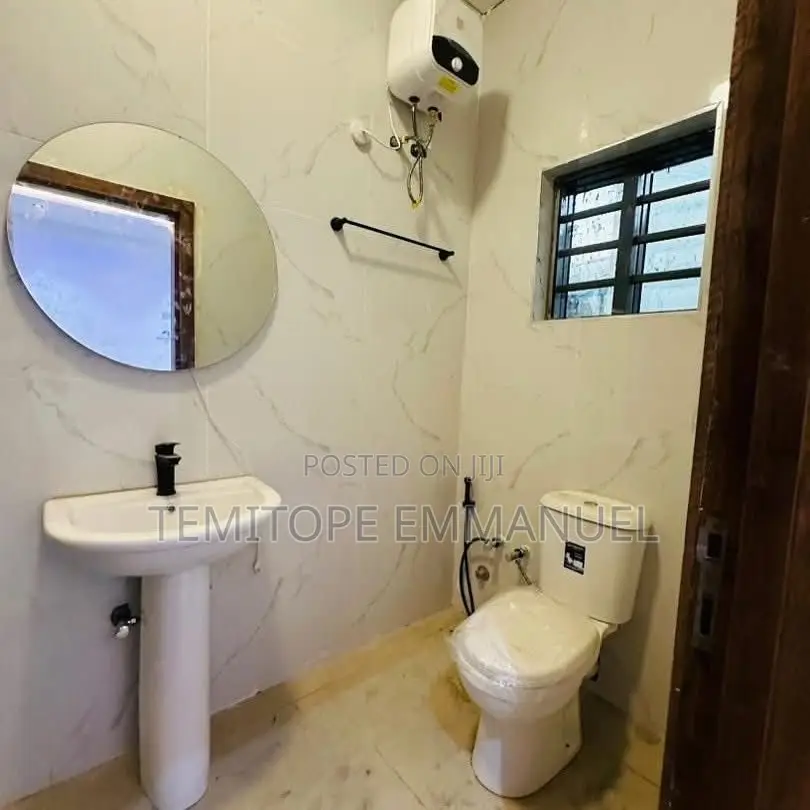 Furnished 7bdrm Duplex in Magodo Phase 2 for sale in GRA Phase 2 Shangisha