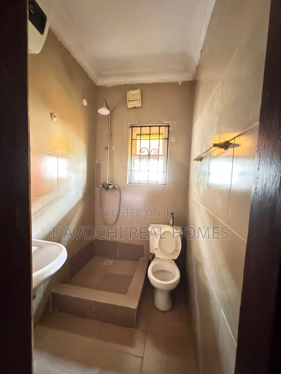 2bdrm Bungalow in Orchid Road, Lekki Phase 2 for rent in Lekki Phase 2