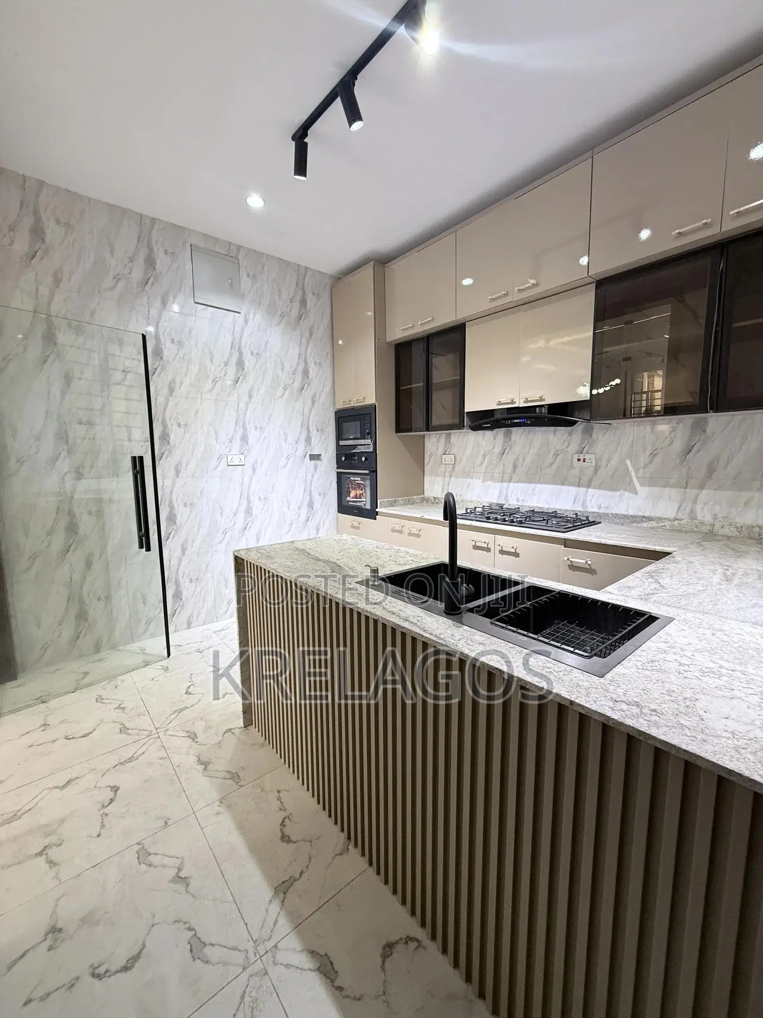 4bdrm Duplex in Ikota for sale in Ikota