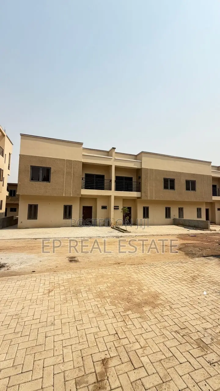 4bdrm Duplex in Apo Resettlement for sale in Apo Resettlement